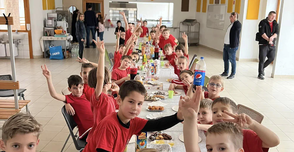 Boldog és Szeretetteljes Karácsonyt Kíván Mindenkinek a Budakeszi LA!
